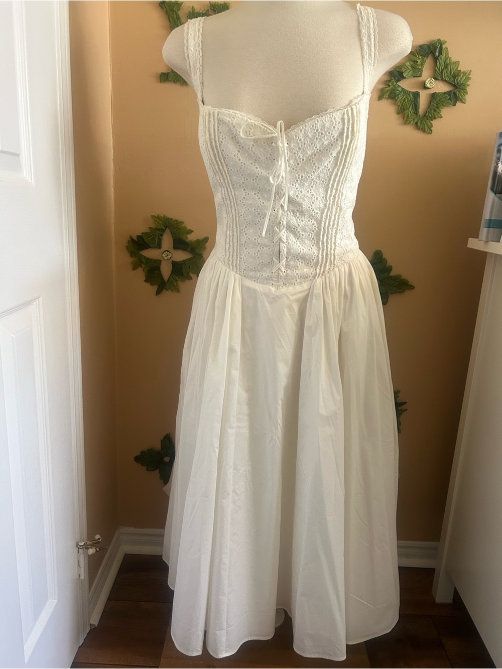 White Lace-Up Bodice Maxi Dress - Picture 3 of 7